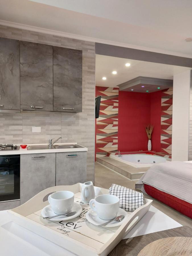 Sweet Home & Wellness Luxury Apartment Nettuno Exterior foto