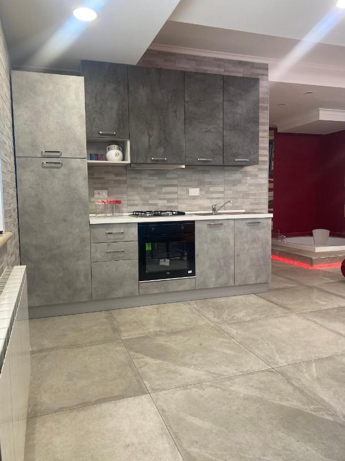 Sweet Home & Wellness Luxury Apartment Nettuno Exterior foto